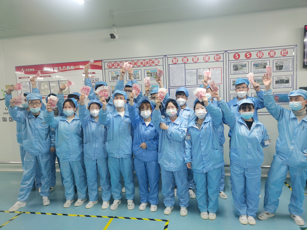 galaxy银河微电经营班子为员工发放“开年红包”